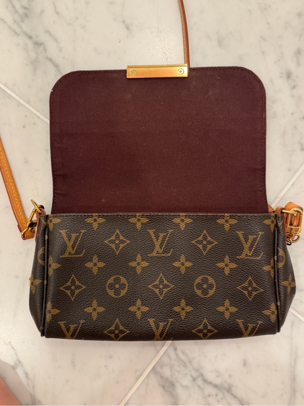 LOUIS VUITTON Louis Vuitton Monogram
Favorite MM Shoulder Bag Chain Clutch - Picture 4 of 7